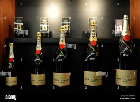 quotazione lvmh louis vuitton moet hennessy